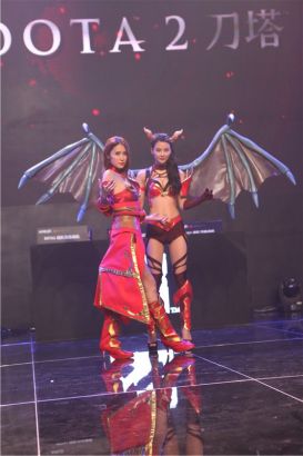 场上展开激 场上展开激